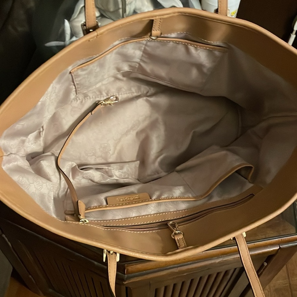 Michael Kors Jet Set Tan and Black Block Tote Bag - Picture 7 of 13